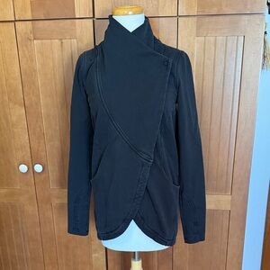Lululemon That’s a wrap Black Women's Jacket size 4